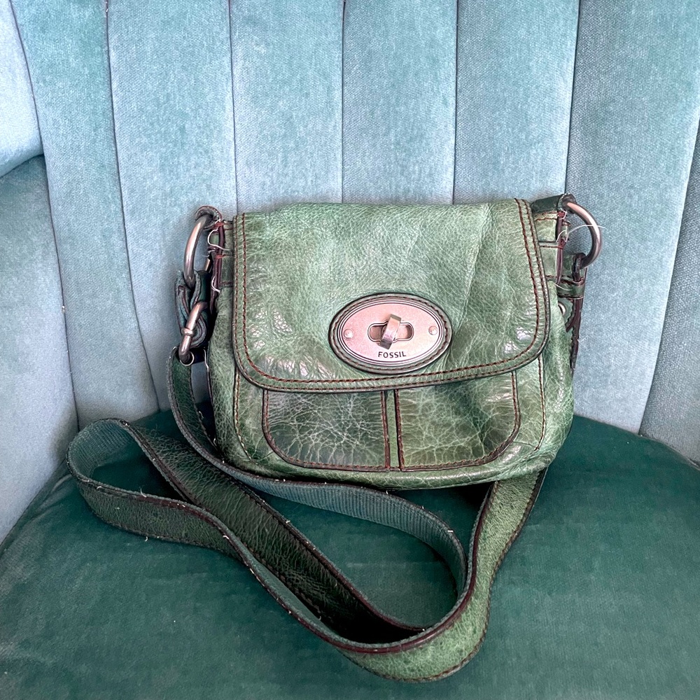 Gorgeous Vintage Fossil Distressed Leather Saddle Bag